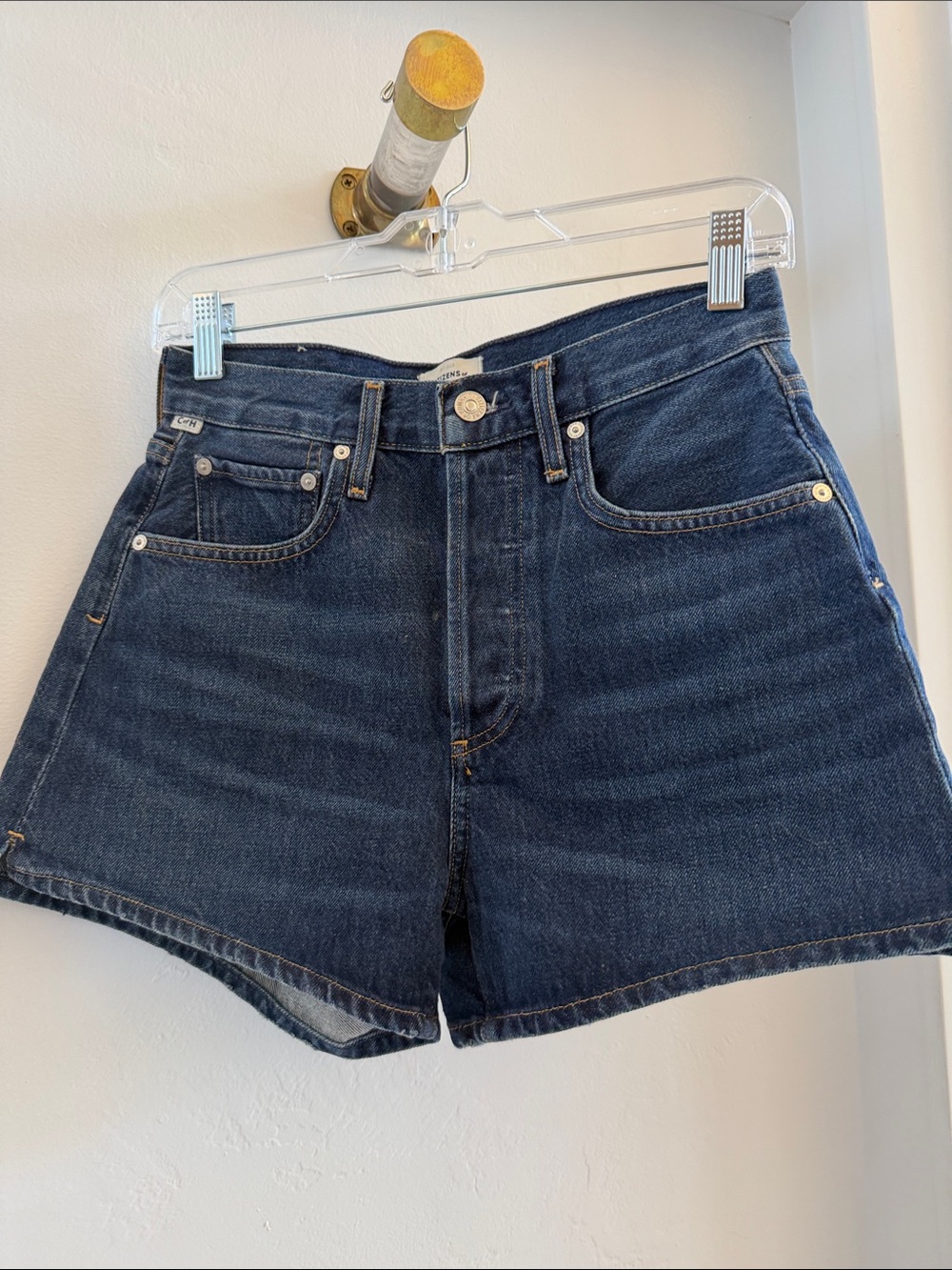 Citizens of Humanity Shorts in Schnaps. Size 24
